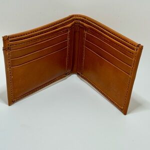 Wallet bifold with removable card insert. 100% leather